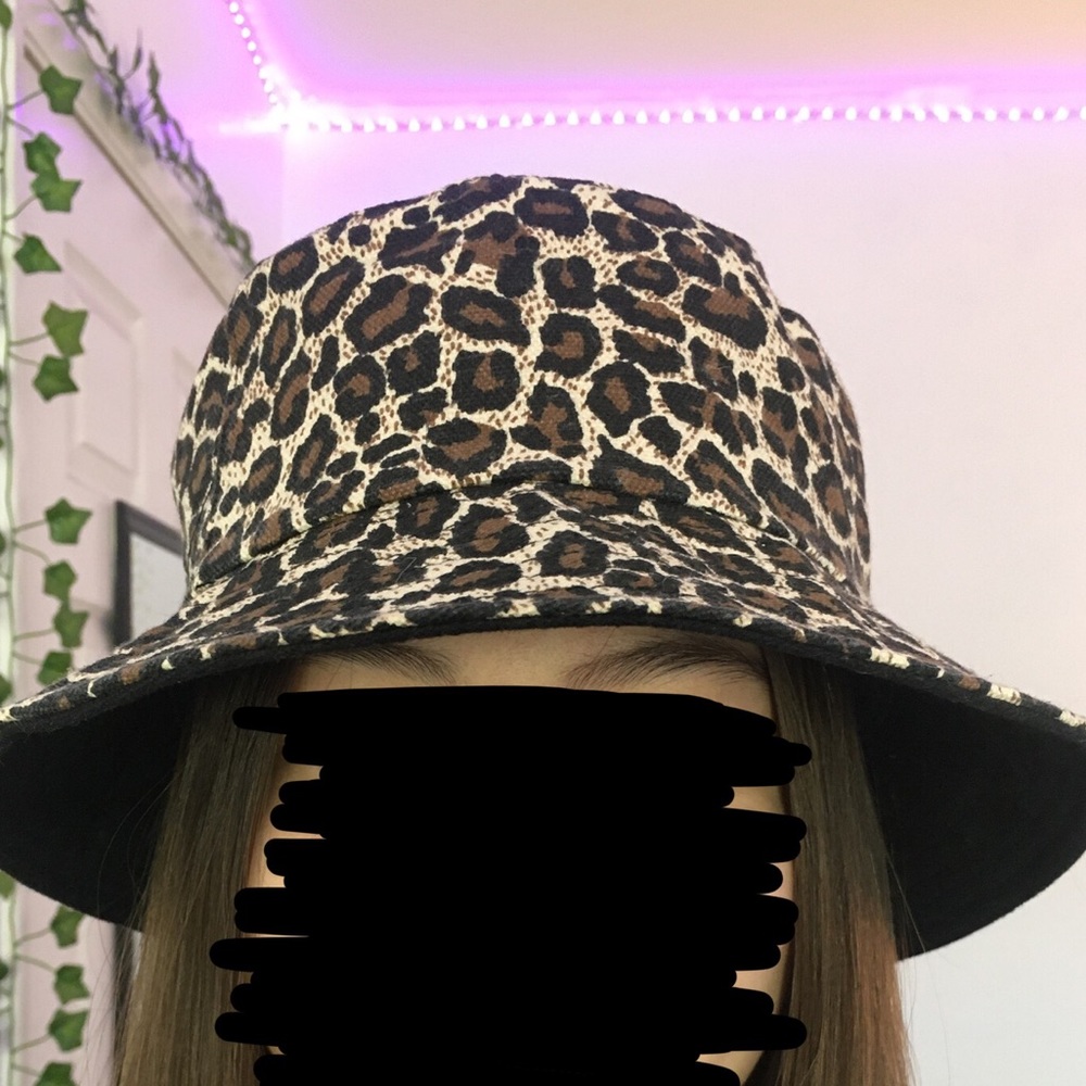 Reversible leopard bucket hat